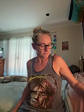 RoxytheBluepill online show from January 2025 04:06:02 AM