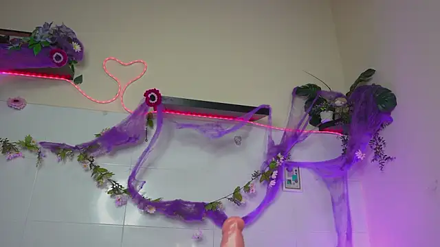 Snapshot of bri_cullen chatting on November 2025 02:04:02 AM bri cullen online show from November 2025 02:04:02 AM