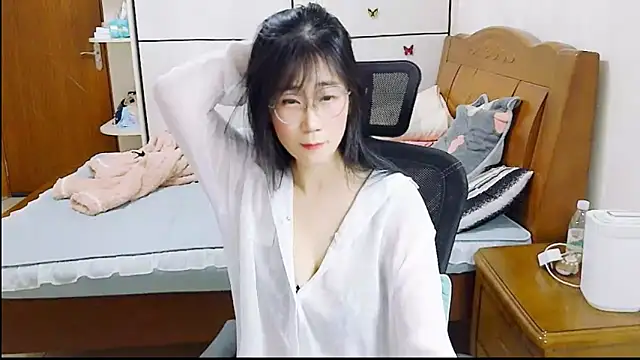 Snapshot of Strawberry_baby chatting on November 2025 02:29:02 PM Strawberry baby online show from November 2025 02:29:02 PM