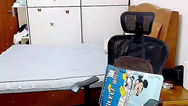Snapshot of Strawberry_baby chatting on September 2025 06:53:02 AM Strawberry baby online show from September 2025 06:53:02 AM