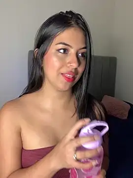 Julii- online show from February 2025 03:52:02 AM