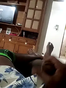 rodrig2107 online show from April 2026 12:00:01 PM