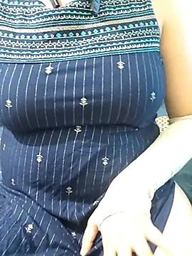 Snapshot of mallupriyapriya chatting on June 2026 05:47:01 AM mallupriyapriya online show from June 2026 05:47:01 AM