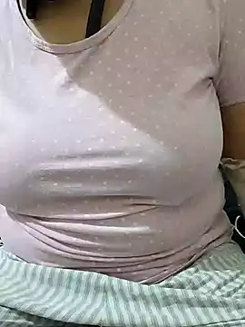 Snapshot of mallupriyapriya chatting on June 2026 05:45:02 PM mallupriyapriya online show from June 2026 05:45:02 PM