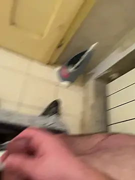 Snapshot of Franco2144 chatting on February 2025 04:20:02 PM Franco2144 online show from February 2025 04:20:02 PM