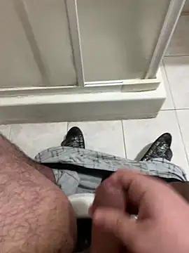 Snapshot of Franco2144 chatting on February 2025 12:41:02 AM Franco2144 online show from February 2025 12:41:02 AM