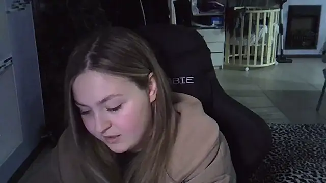 Snapshot of Emilie_Kitty chatting on January 2025 06:05:01 PM Emilie Kitty online show from January 2025 06:05:01 PM