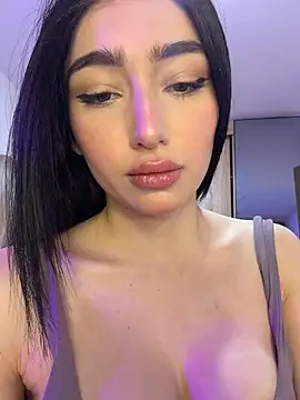 Maddy Jones online show from May 2026 04:18:02 AM