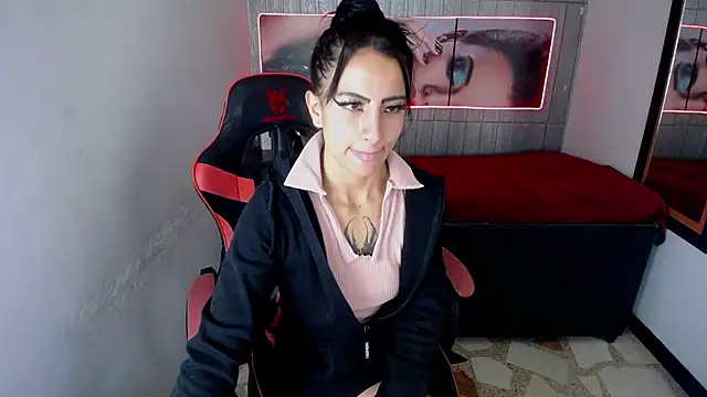 Anniee x online show from December 2025 01:14:02 PM