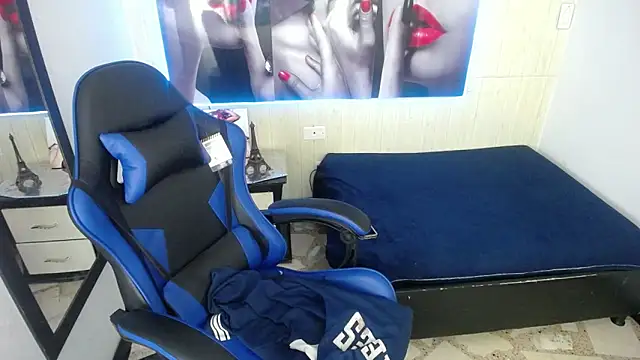 Anniee x online show from January 2026 01:26:02 PM