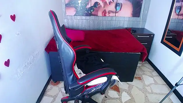 Anniee x online show from February 2026 01:00:02 PM