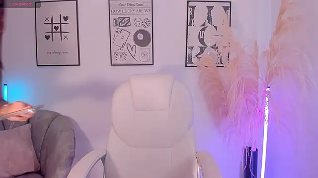 NiiaEvanss online show from November 2025 01:14:02 PM