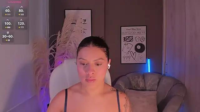 Snapshot of NiiaEvanss chatting on February 2026 01:01:02 PM NiiaEvanss online show from February 2026 01:01:02 PM