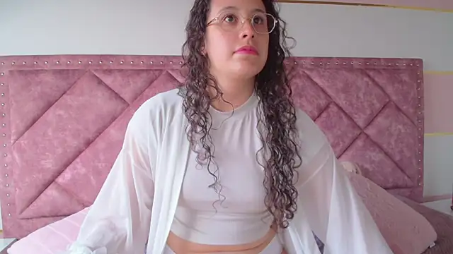 Snapshot of Charlotte__Miller chatting on March 2025 12:00:01 PM Charlotte Miller online show from March 2025 12:00:01 PM