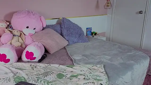 Charlotte  Miller online show from November 2025 12:20:01 PM