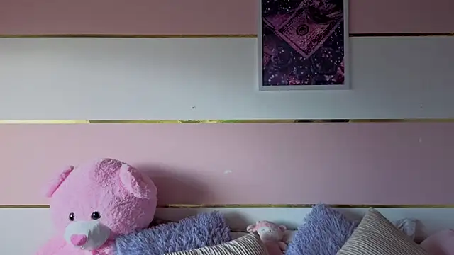 Charlotte  Miller online show from November 2025 11:43:01 AM