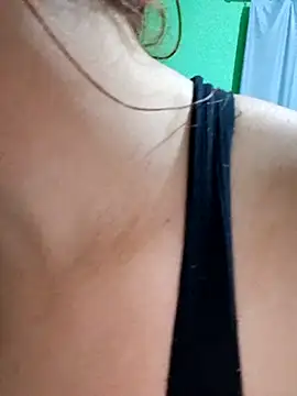 Snapshot of AliceRuivinha2 chatting on January 2026 05:55:01 AM AliceRuivinha2 online show from January 2026 05:55:01 AM