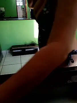 Snapshot of AliceRuivinha2 chatting on February 2026 10:28:01 AM AliceRuivinha2 online show from February 2026 10:28:01 AM