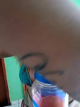 Snapshot of AliceRuivinha2 chatting on February 2026 11:23:01 AM AliceRuivinha2 online show from February 2026 11:23:01 AM