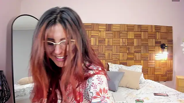 Snapshot of iriis_rosse chatting on March 2025 02:20:02 AM iriis rosse online show from March 2025 02:20:02 AM