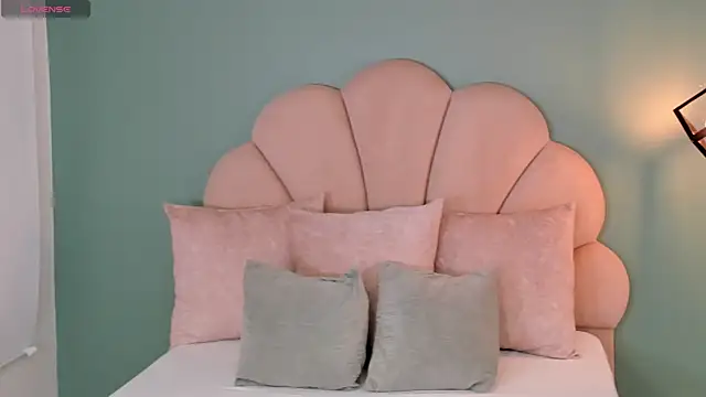 victoria camm online show from December 2025 12:15:01 PM