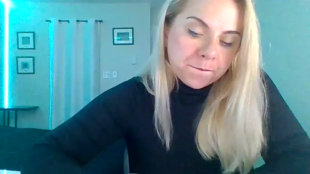 Snapshot of HappyIva chatting on October 2025 04:30:01 PM HappyIva online show from October 2025 04:30:01 PM