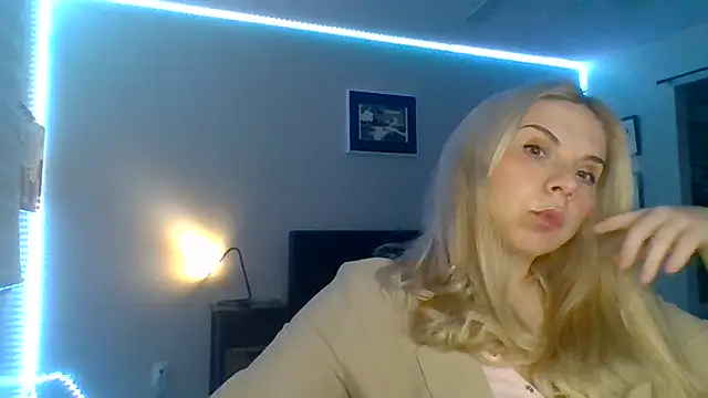 HappyIva online show from November 2025 12:17:01 PM