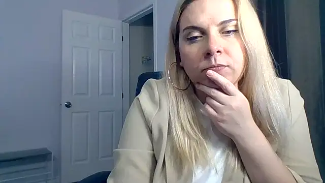 Snapshot of HappyIva chatting on October 2025 12:34:01 AM HappyIva online show from October 2025 12:34:01 AM