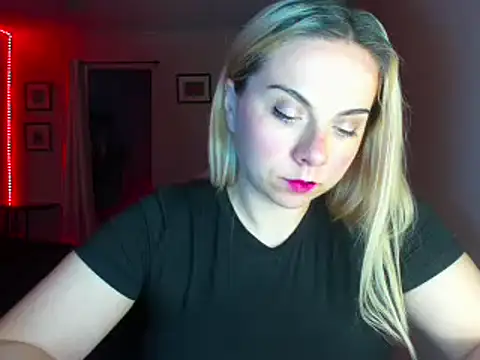 Snapshot of HappyIva chatting on October 2025 11:00:01 AM HappyIva online show from October 2025 11:00:01 AM