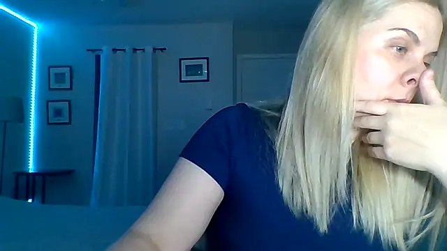 HappyIva online show from November 2025 05:07:01 PM