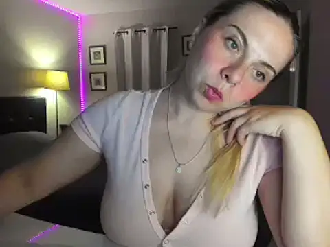 Snapshot of HappyIva chatting on September 2025 06:40:02 AM HappyIva online show from September 2025 06:40:02 AM