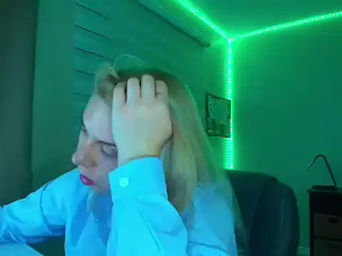 HappyIva online show from November 2025 08:36:02 AM