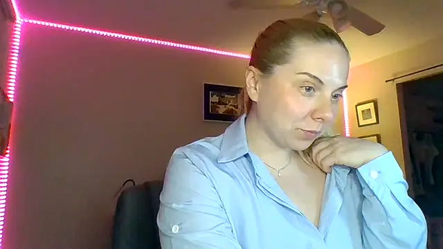 HappyIva online show from December 2025 12:54:02 AM