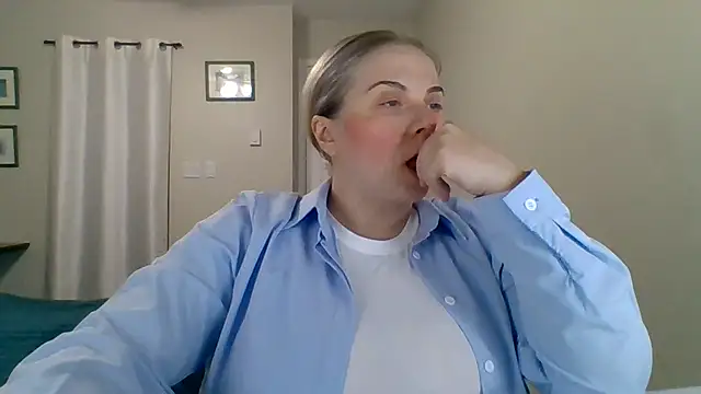 HappyIva online show from October 2025 10:43:01 PM