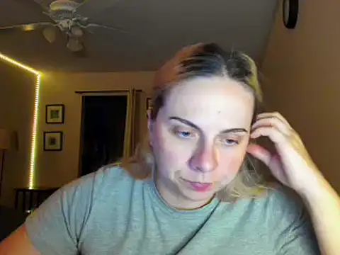 Snapshot of HappyIva chatting on September 2025 11:23:01 AM HappyIva online show from September 2025 11:23:01 AM