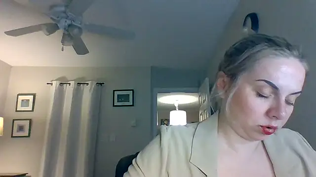 HappyIva online show from November 2025 03:54:02 AM