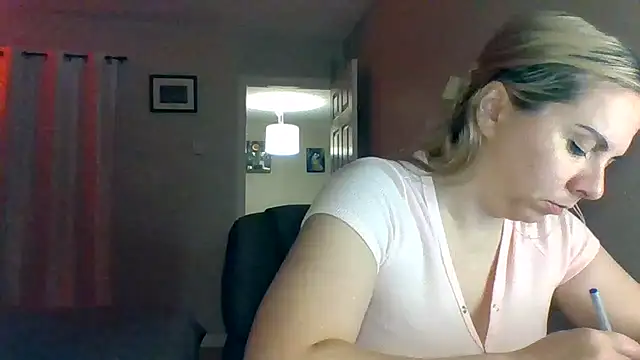 Snapshot of HappyIva chatting on September 2025 06:30:02 AM HappyIva online show from September 2025 06:30:02 AM