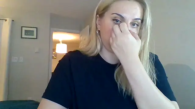 Snapshot of HappyIva chatting on October 2025 06:21:01 PM HappyIva online show from October 2025 06:21:01 PM