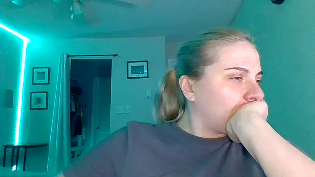 HappyIva online show from November 2025 01:21:01 AM