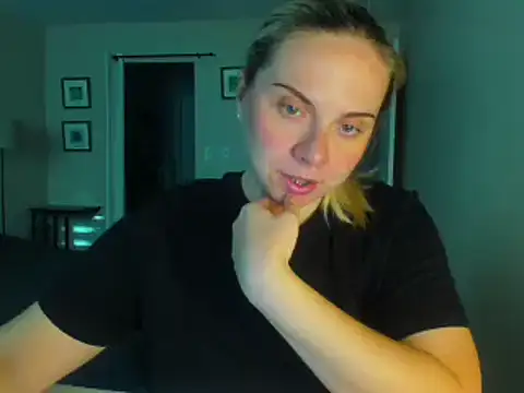 Snapshot of HappyIva chatting on September 2025 04:02:01 PM HappyIva online show from September 2025 04:02:01 PM