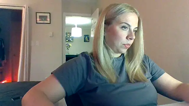 HappyIva online show from November 2025 04:06:02 AM