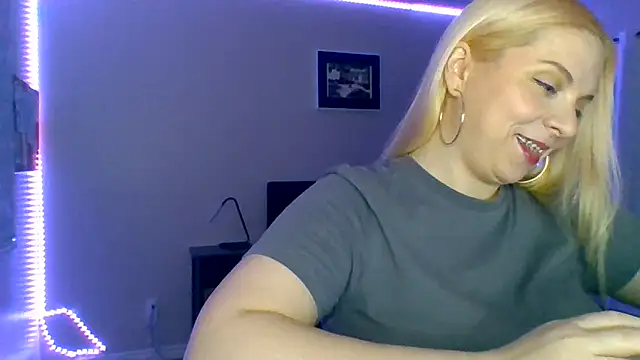 HappyIva online show from December 2025 03:05:02 PM