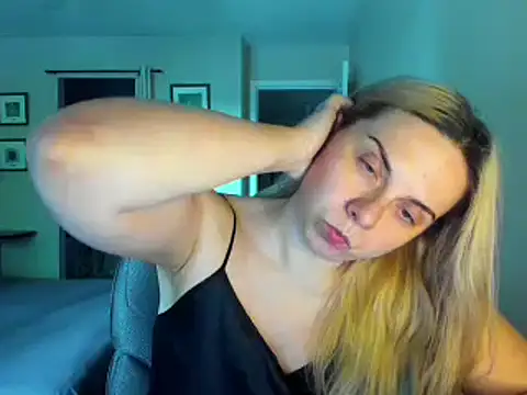 Snapshot of HappyIva chatting on September 2025 12:35:02 AM HappyIva online show from September 2025 12:35:02 AM