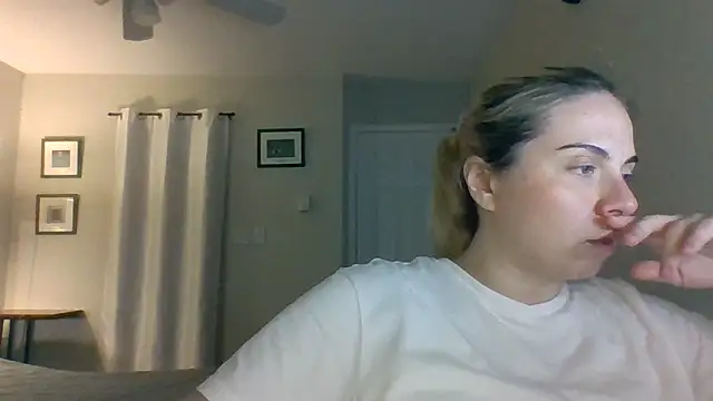 Snapshot of HappyIva chatting on October 2025 05:20:01 AM HappyIva online show from October 2025 05:20:01 AM
