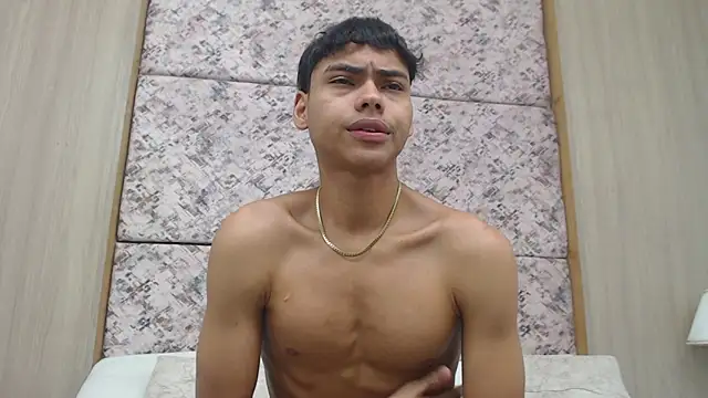 adam piarse01 online show from February 2026 05:18:01 AM