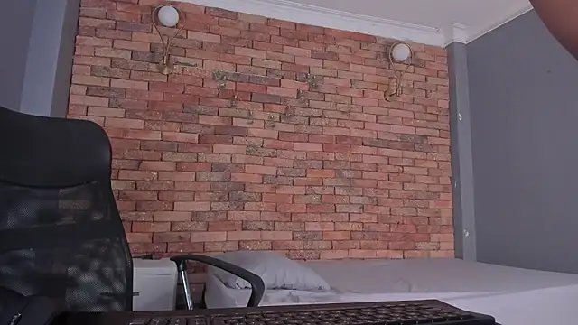 adam piarse01 online show from February 2026 06:09:02 AM