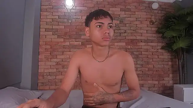 adam piarse01 online show from December 2025 09:14:01 PM