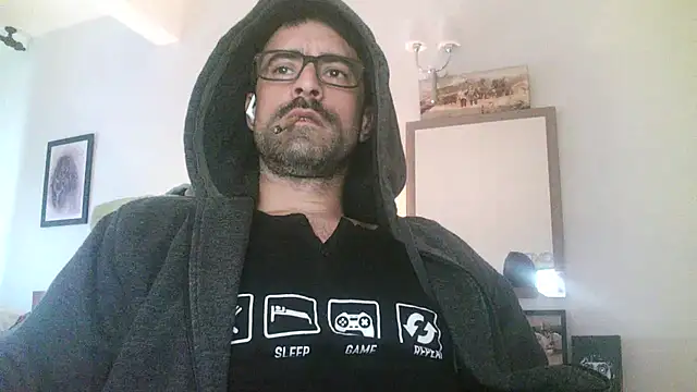 Snapshot of Patrickhound chatting on February 2025 04:58:01 PM Patrickhound online show from February 2025 04:58:01 PM