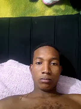 EmiroAndr3S online show from May 2026 04:29:01 AM
