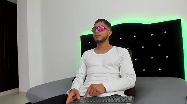 ryann bigcock  online show from January 2025 12:40:01 PM